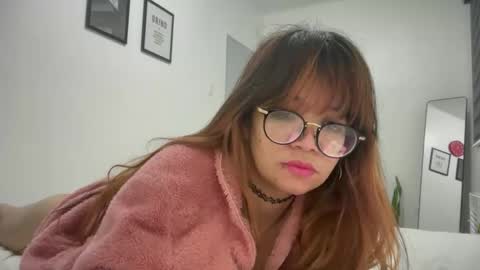 Snapshot of pinkyrosexx chatting on March 12, 2026, 3:40 pm Rose online show from March 12, 2026, 3:40 pm