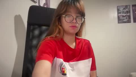 Snapshot of pinkyrosexx chatting on April 10, 2026, 9:58 am Rose online show from April 10, 2026, 9:58 am
