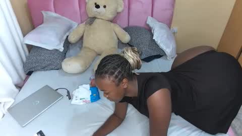 Snapshot of pinkysmiles chatting on November 22, 2025, 4:11 am Pinky online show from November 22, 2025, 4:11 am