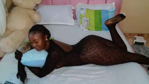 Snapshot of pinkysmiles chatting on December 1, 2025, 1:27 pm Pinky online show from December 1, 2025, 1:27 pm