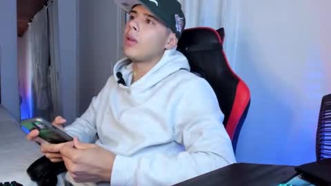 Snapshot of piperodriguez_ chatting on February 20, 2025, 2:51 am Pipe Rodriguez online show from February 20, 2025, 2:51 am