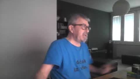 Snapshot of pipi2704 chatting on April 2, 2026, 7:06 am pipi2704 online show from April 2, 2026, 7:06 am