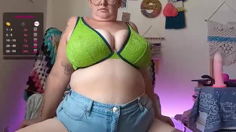 Snapshot of pisces_princess_ chatting on December 9, 2024, 9:16 pm Em online show from December 9, 2024, 9:16 pm