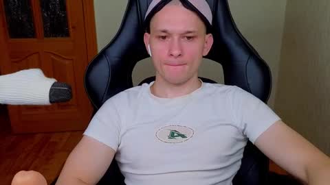 Snapshot of pistonpojizni chatting on December 31, 2024, 2:08 am STRONGBEAUTY online show from December 31, 2024, 2:08 am