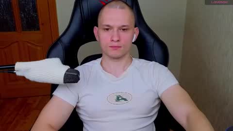 Snapshot of pistonpojizni chatting on December 31, 2024, 5:11 am STRONGBEAUTY online show from December 31, 2024, 5:11 am