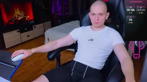 Snapshot of pistonpojizni chatting on January 3, 2025, 6:22 am STRONGBEAUTY online show from January 3, 2025, 6:22 am