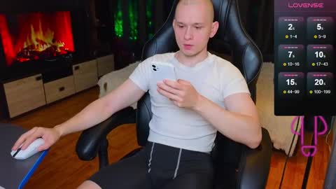 Snapshot of pistonpojizni chatting on January 3, 2025, 11:23 pm STRONGBEAUTY online show from January 3, 2025, 11:23 pm