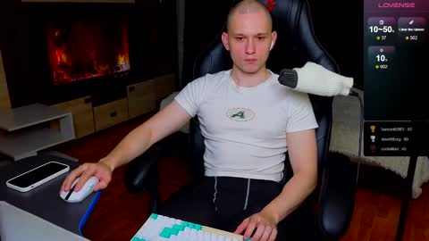 Snapshot of pistonpojizni chatting on January 25, 2025, 1:30 pm STRONGBEAUTY online show from January 25, 2025, 1:30 pm