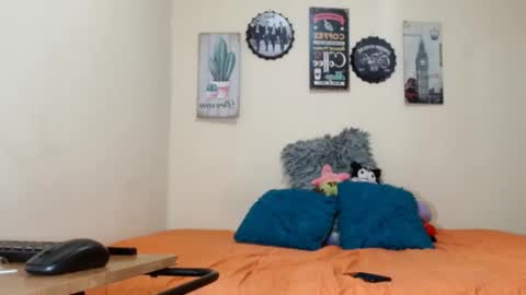 Alejandra online show from December 22, 2025, 7:16 am