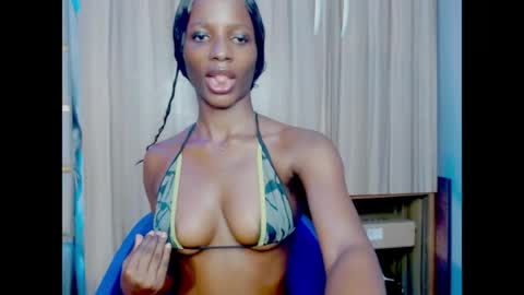 Snapshot of pixie_pulse chatting on May 24, 2026, 6:29 am Ella online show from May 24, 2026, 6:29 am