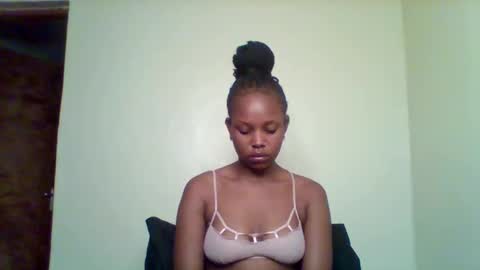 Snapshot of pixie_roman chatting on December 18, 2025, 3:45 am Majesty online show from December 18, 2025, 3:45 am