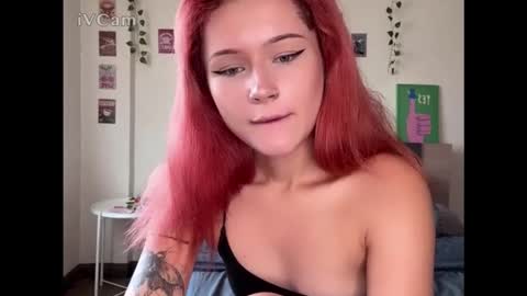 Snapshot of pixieyes0n chatting on February 19, 2026, 2:29 am Daryl online show from February 19, 2026, 2:29 am