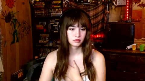 Izzy online show from November 12, 2025, 1:22 pm