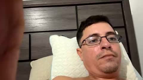 pizza98832 online show from November 20, 2025, 2:45 am