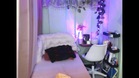 Snapshot of playful_sie chatting on February 4, 2025, 4:48 am sie online show from February 4, 2025, 4:48 am