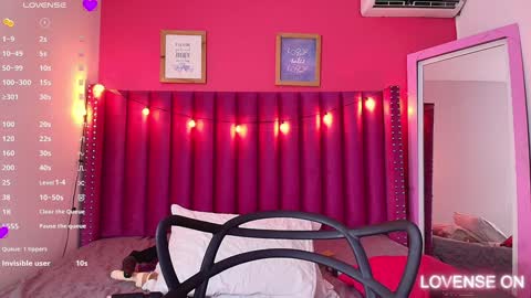 Snapshot of playfuljust_18 chatting on January 14, 2025, 7:00 pm SAMARA online show from January 14, 2025, 7:00 pm