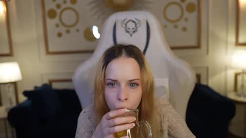 Lana online show from November 3, 2025, 11:11 am