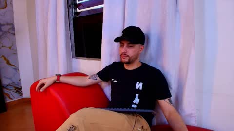 JUAN AND JULI online show from October 15, 2025, 10:32 pm