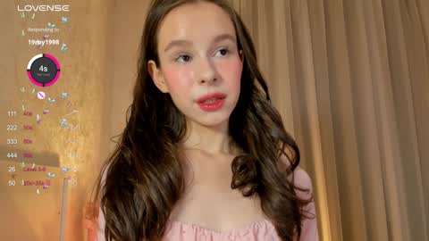 Snapshot of plusvibe chatting on December 3, 2024, 7:00 pm Sophie online show from December 3, 2024, 7:00 pm