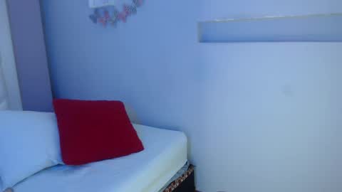 Snapshot of pocahontas_moon chatting on September 13, 2025, 1:11 pm Pocahontas online show from September 13, 2025, 1:11 pm