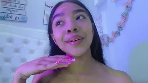 Snapshot of pocahontas_moon chatting on September 18, 2025, 1:13 pm Pocahontas online show from September 18, 2025, 1:13 pm