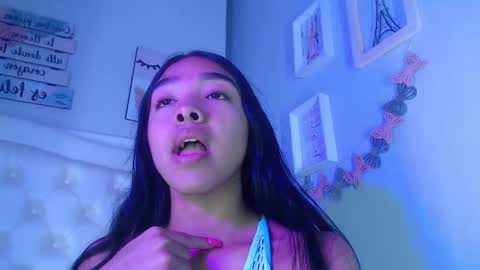 Snapshot of pocahontas_moon chatting on September 22, 2025, 1:13 pm Pocahontas online show from September 22, 2025, 1:13 pm