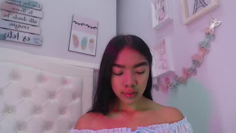 Snapshot of pocahontas_moon chatting on September 26, 2025, 1:37 pm Pocahontas online show from September 26, 2025, 1:37 pm