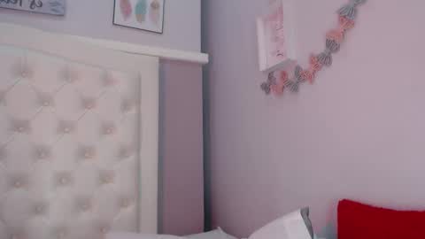 Snapshot of pocahontas_moon chatting on September 27, 2025, 1:27 pm Pocahontas online show from September 27, 2025, 1:27 pm