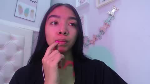 Snapshot of pocahontas_moon chatting on September 29, 2025, 1:27 pm Pocahontas online show from September 29, 2025, 1:27 pm