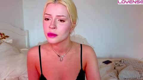 Snapshot of poison_girls chatting on March 8, 2026, 11:25 am Rose online show from March 8, 2026, 11:25 am