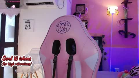 poison_liv online show from April 4, 2026, 1:52 pm