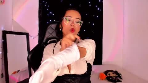 Willow                      Hours 12pm to 630pm Colombian time FRIDAY AND SUNDAY FREE DAYS online show from January 27, 2025, 5:26 pm