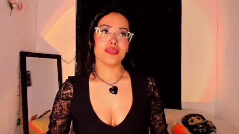 Willow                      Hours 12pm to 630pm Colombian time FRIDAY AND SUNDAY FREE DAYS online show from February 4, 2025, 8:17 pm