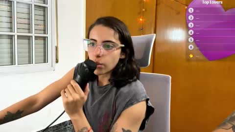 Snapshot of poisonivybb chatting on February 19, 2026, 11:23 pm Poison Ivy online show from February 19, 2026, 11:23 pm