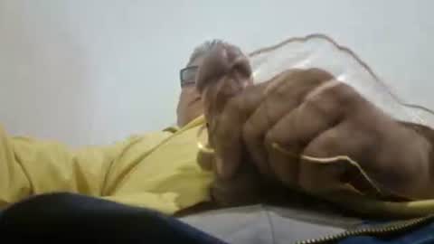 Snapshot of poli475 chatting on February 12, 2025, 12:33 pm poli online show from February 12, 2025, 12:33 pm