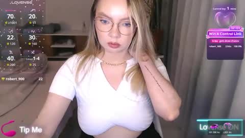Snapshot of polinajones chatting on February 3, 2026, 10:26 pm PolinaJones online show from February 3, 2026, 10:26 pm