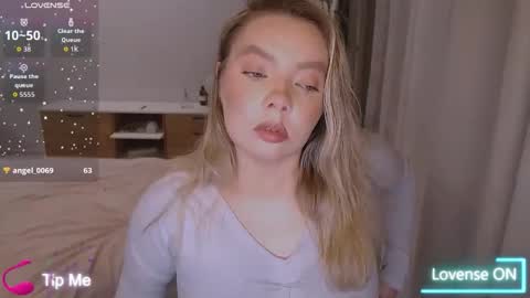 Snapshot of polinajones chatting on February 4, 2026, 10:36 pm PolinaJones online show from February 4, 2026, 10:36 pm