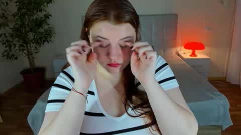 Snapshot of polinasallivan chatting on December 17, 2025, 6:14 pm Polina online show from December 17, 2025, 6:14 pm