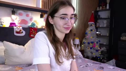 Snapshot of polly_bee chatting on November 28, 2025, 7:22 am Polly online show from November 28, 2025, 7:22 am