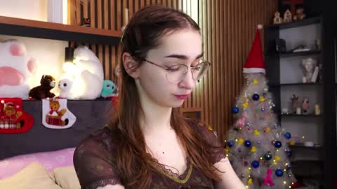 Snapshot of polly_bee chatting on December 22, 2025, 8:11 am Polly online show from December 22, 2025, 8:11 am