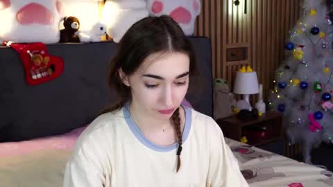 Snapshot of polly_bee chatting on January 12, 2026, 7:24 am Polly online show from January 12, 2026, 7:24 am