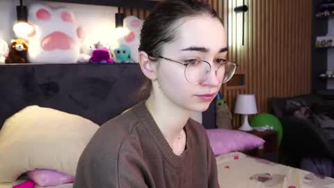 Snapshot of polly_bee chatting on February 3, 2026, 7:35 am Polly online show from February 3, 2026, 7:35 am