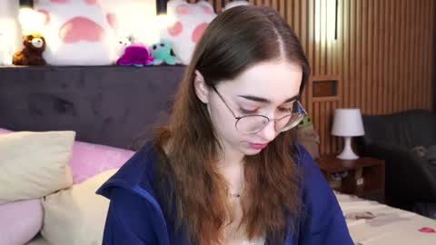 Snapshot of polly_bee chatting on February 5, 2026, 8:08 am Polly online show from February 5, 2026, 8:08 am