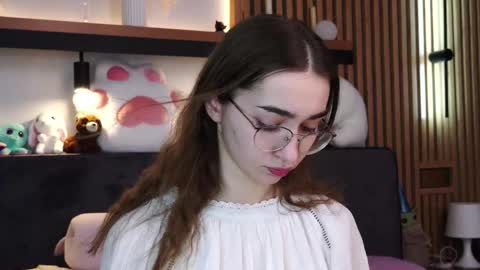 Snapshot of polly_bee chatting on February 7, 2026, 7:34 am Polly online show from February 7, 2026, 7:34 am