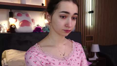 Snapshot of polly_bee chatting on February 12, 2026, 7:47 am Polly online show from February 12, 2026, 7:47 am