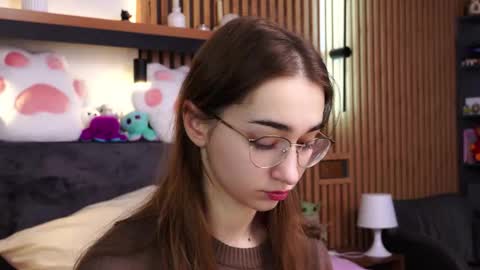 Snapshot of polly_bee chatting on February 13, 2026, 7:48 am Polly online show from February 13, 2026, 7:48 am