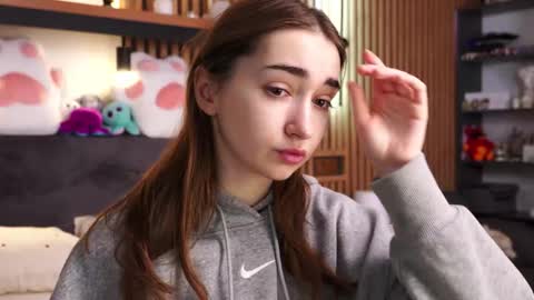 Snapshot of polly_bee chatting on February 19, 2026, 7:37 am Polly online show from February 19, 2026, 7:37 am