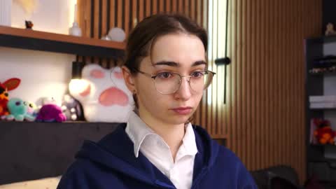 Snapshot of polly_bee chatting on February 26, 2026, 7:40 am Polly online show from February 26, 2026, 7:40 am