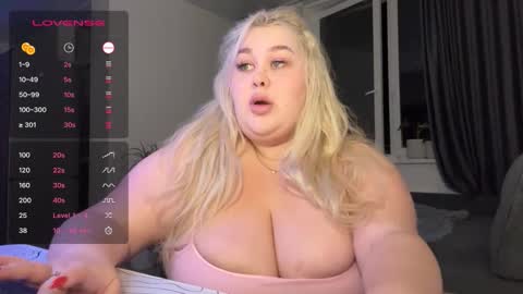 Snapshot of polly_cuteee chatting on October 21, 2025, 7:14 pm polly_cuteee online show from October 21, 2025, 7:14 pm