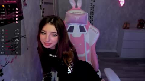       online show from October 10, 2025, 6:18 pm